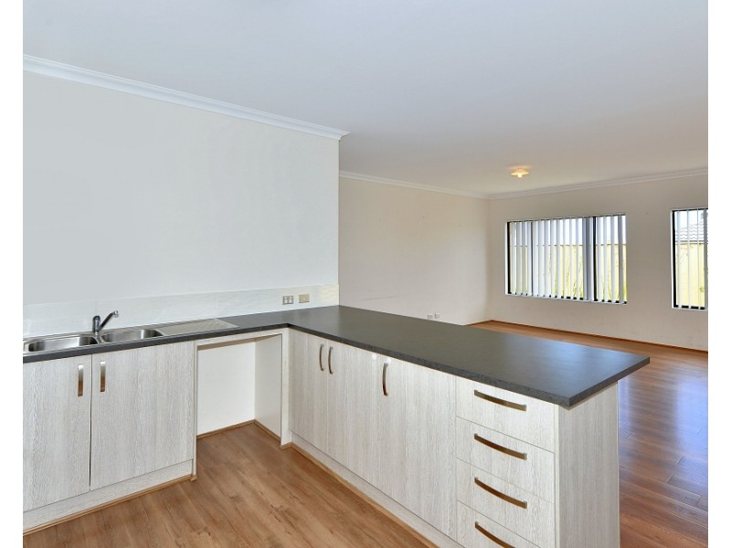 16 Salome Crescent, Lakelands WA 6180