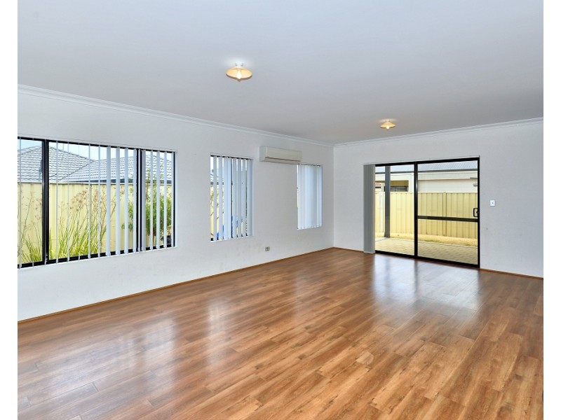 16 Salome Crescent, Lakelands WA 6180