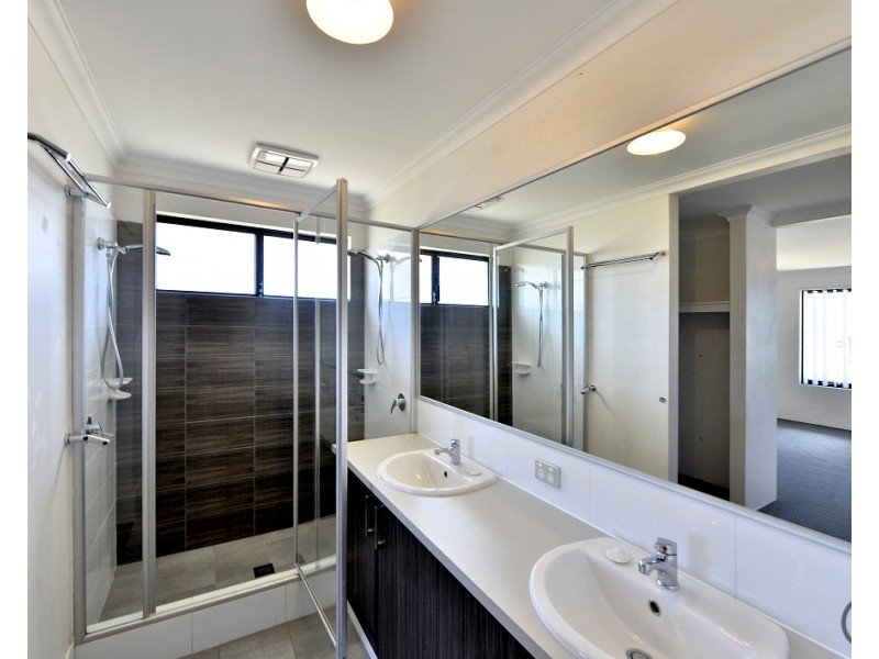 16 Salome Crescent, Lakelands WA 6180