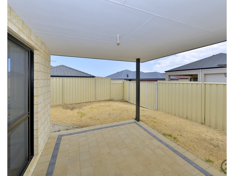 16 Salome Crescent, Lakelands WA 6180