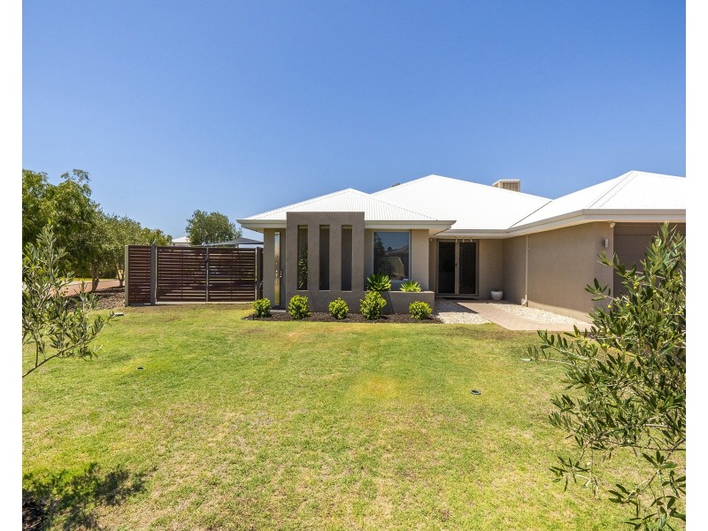 14 Dowerin Circuit, Lakelands WA 6180