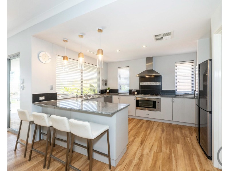 14 Dowerin Circuit, Lakelands WA 6180