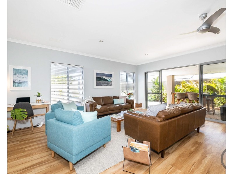 14 Dowerin Circuit, Lakelands WA 6180