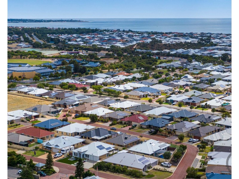 14 Dowerin Circuit, Lakelands WA 6180