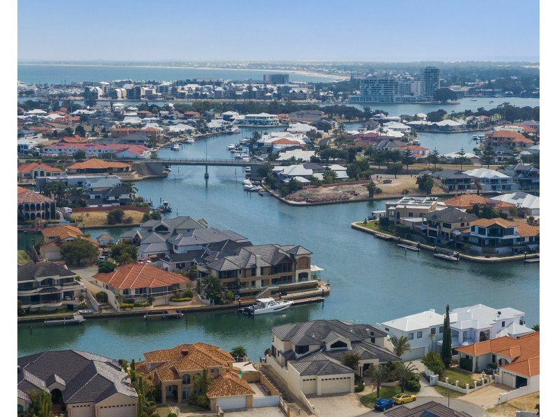 10 Solstraale Place, Halls Head WA 6210