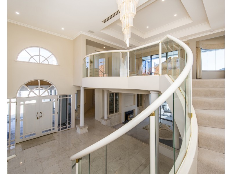 10 Solstraale Place, Halls Head WA 6210