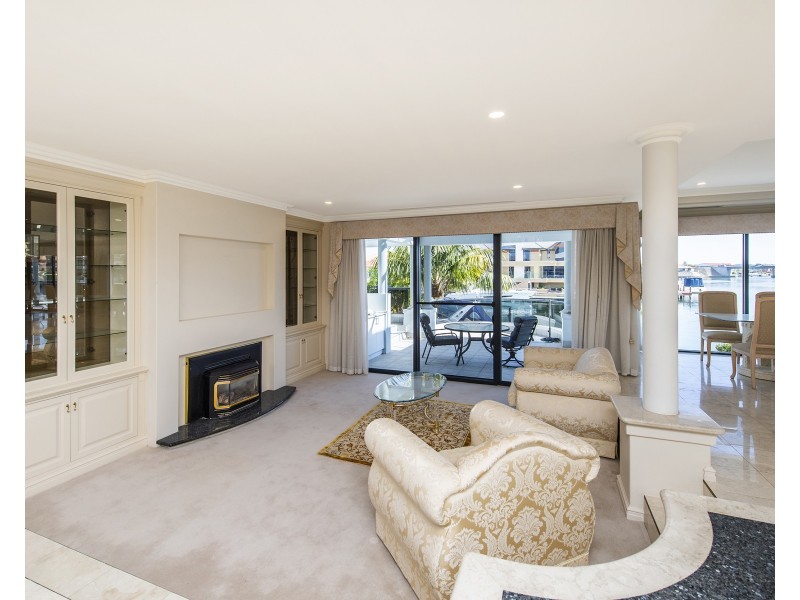 10 Solstraale Place, Halls Head WA 6210