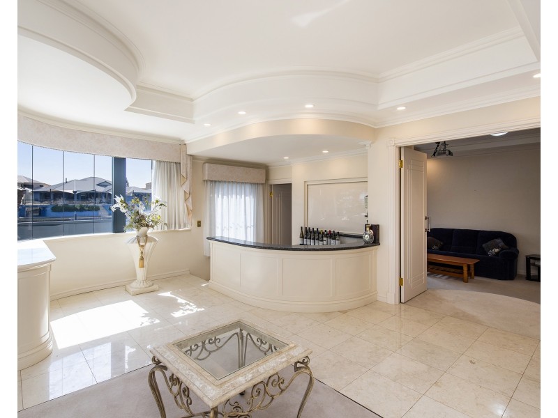 10 Solstraale Place, Halls Head WA 6210