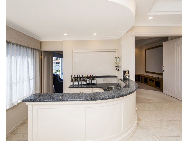 10 Solstraale Place, Halls Head WA 6210