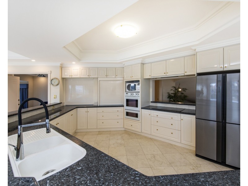 10 Solstraale Place, Halls Head WA 6210