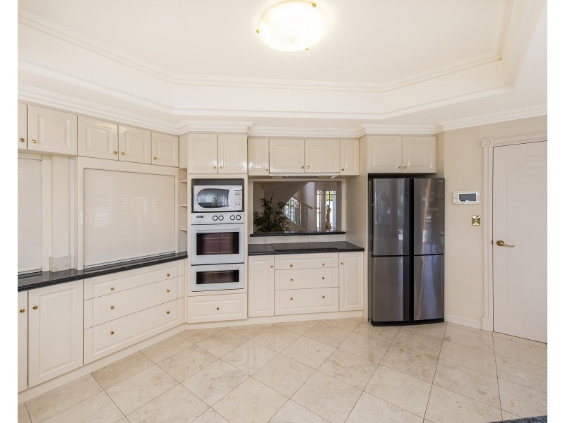 10 Solstraale Place, Halls Head WA 6210