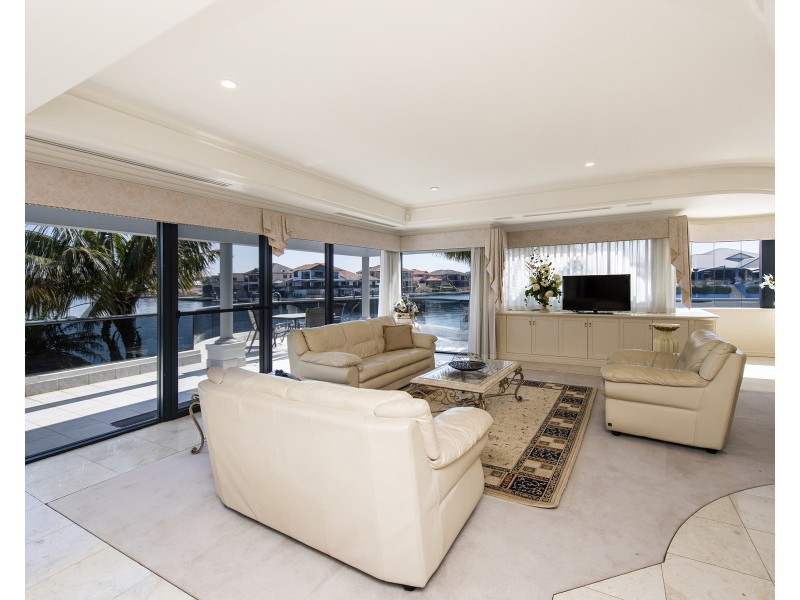 10 Solstraale Place, Halls Head WA 6210