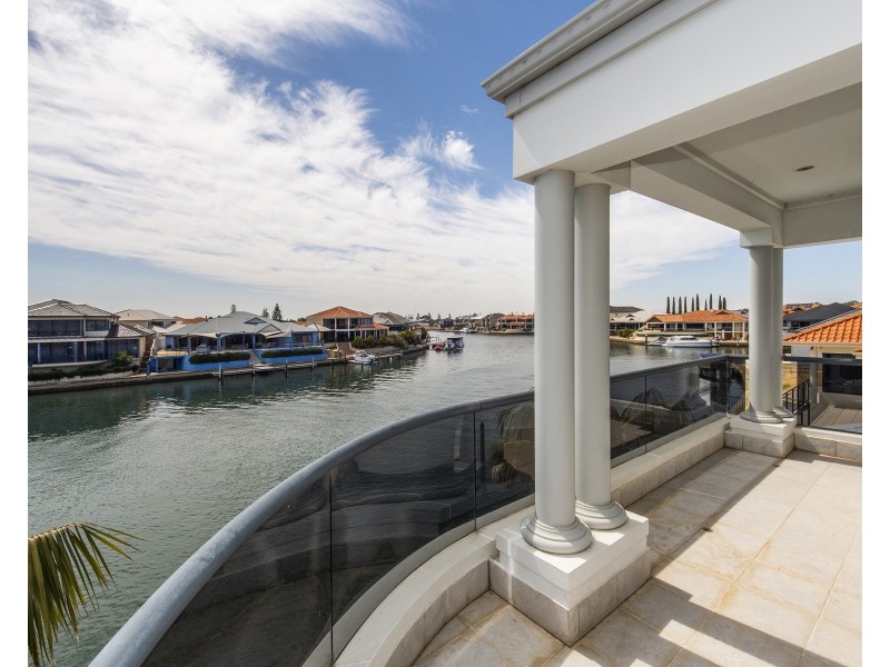 10 Solstraale Place, Halls Head WA 6210