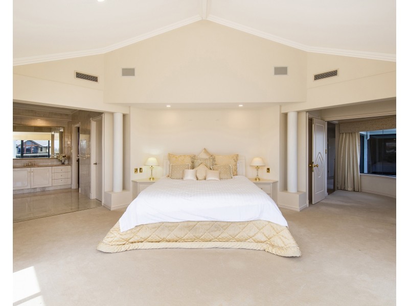 10 Solstraale Place, Halls Head WA 6210