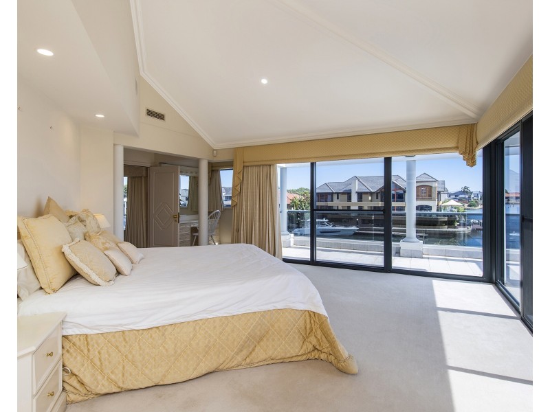 10 Solstraale Place, Halls Head WA 6210