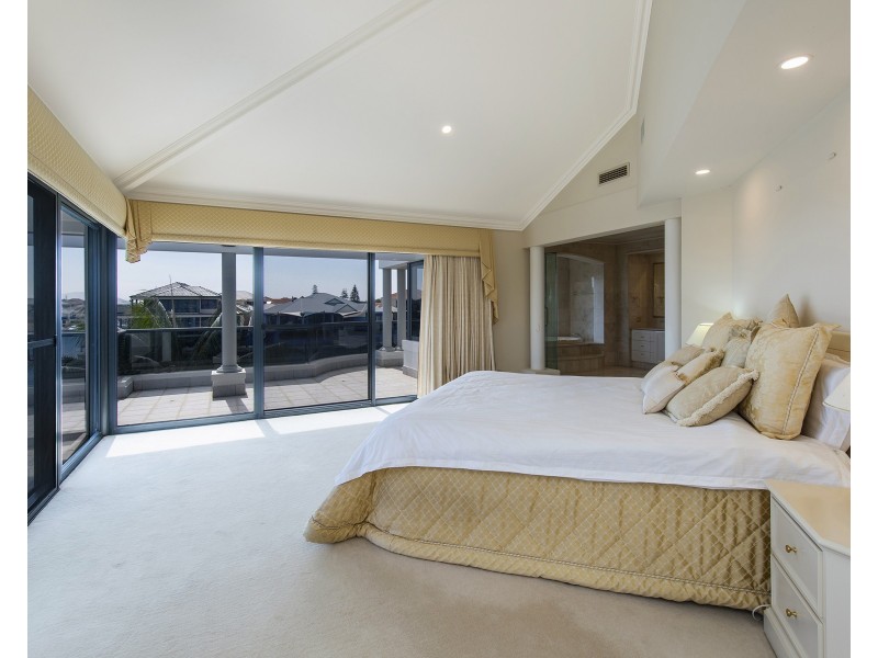 10 Solstraale Place, Halls Head WA 6210