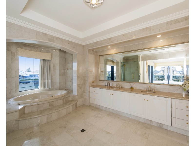 10 Solstraale Place, Halls Head WA 6210