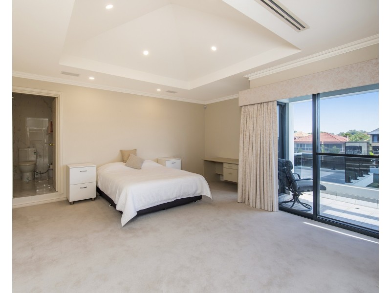 10 Solstraale Place, Halls Head WA 6210