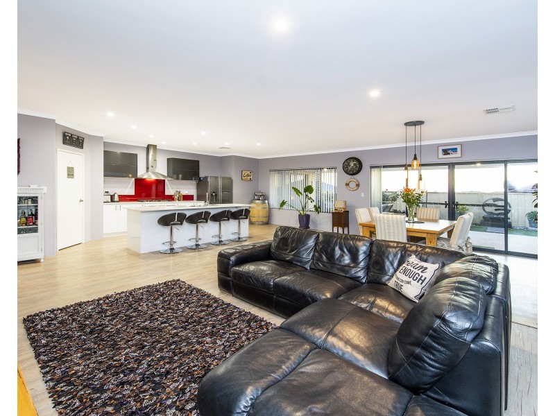 7 Dardanup Parkway, Dawesville WA 6211