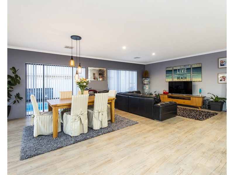 7 Dardanup Parkway, Dawesville WA 6211