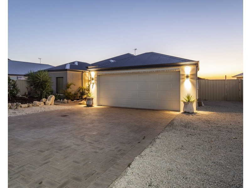 7 Dardanup Parkway, Dawesville WA 6211