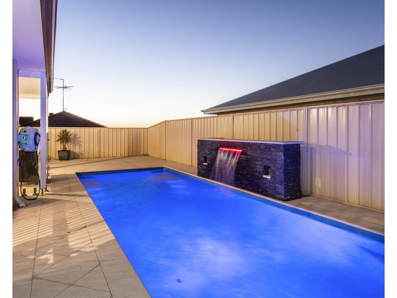 7 Dardanup Parkway, Dawesville WA 6211