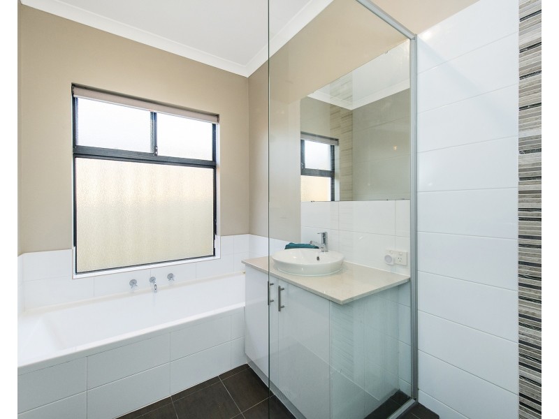 7 Dardanup Parkway, Dawesville WA 6211
