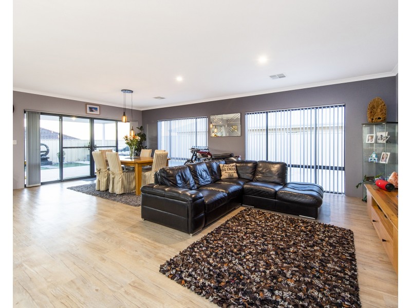 7 Dardanup Parkway, Dawesville WA 6211