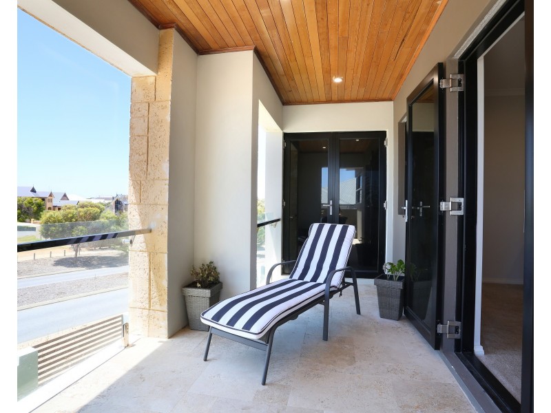 44 Boardwalk Boulevard, Halls Head WA 6210