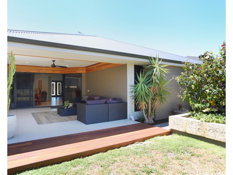 44 Boardwalk Boulevard, Halls Head WA 6210