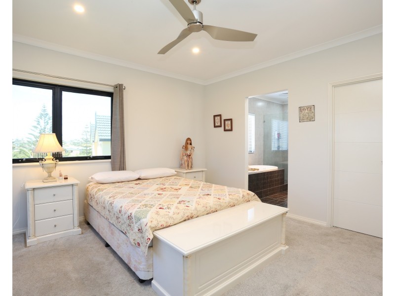 44 Boardwalk Boulevard, Halls Head WA 6210