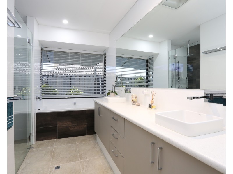 44 Boardwalk Boulevard, Halls Head WA 6210