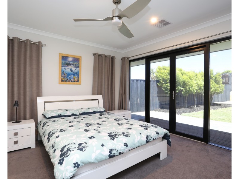 44 Boardwalk Boulevard, Halls Head WA 6210