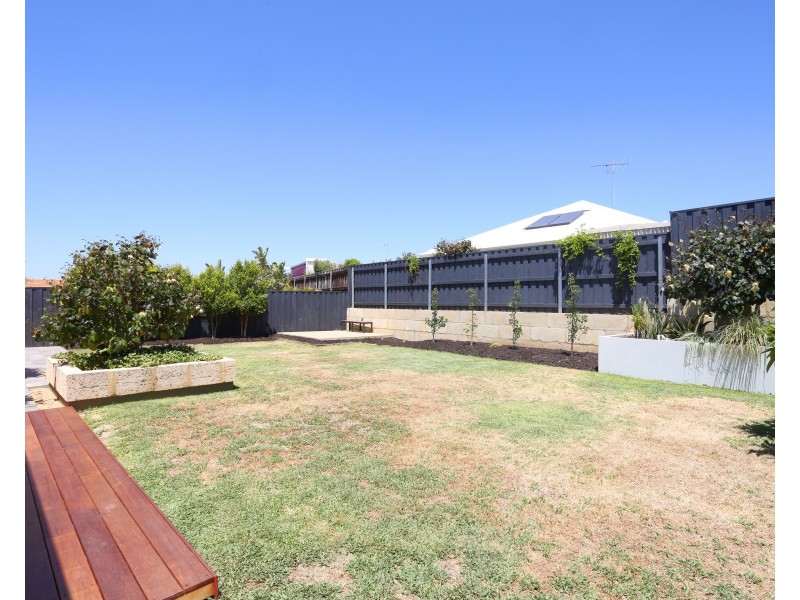 44 Boardwalk Boulevard, Halls Head WA 6210
