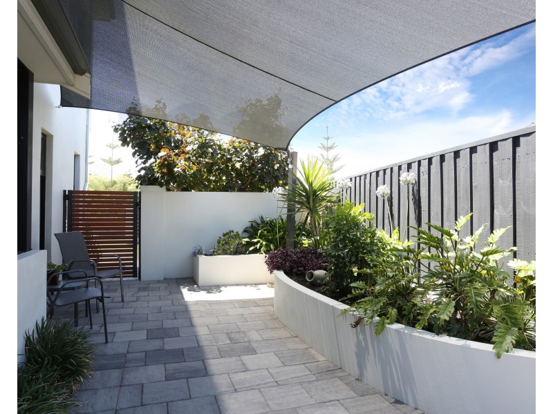 44 Boardwalk Boulevard, Halls Head WA 6210
