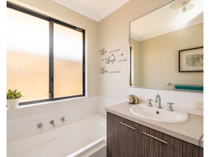 56 Seascapes Boulevard, Halls Head WA 6210