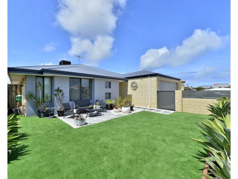 215 Peelwood Parade, Halls Head WA 6210