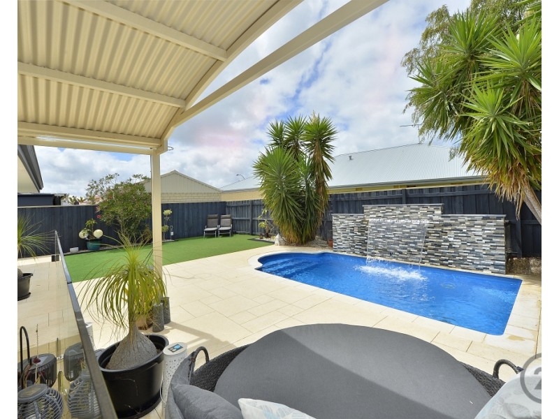 215 Peelwood Parade, Halls Head WA 6210