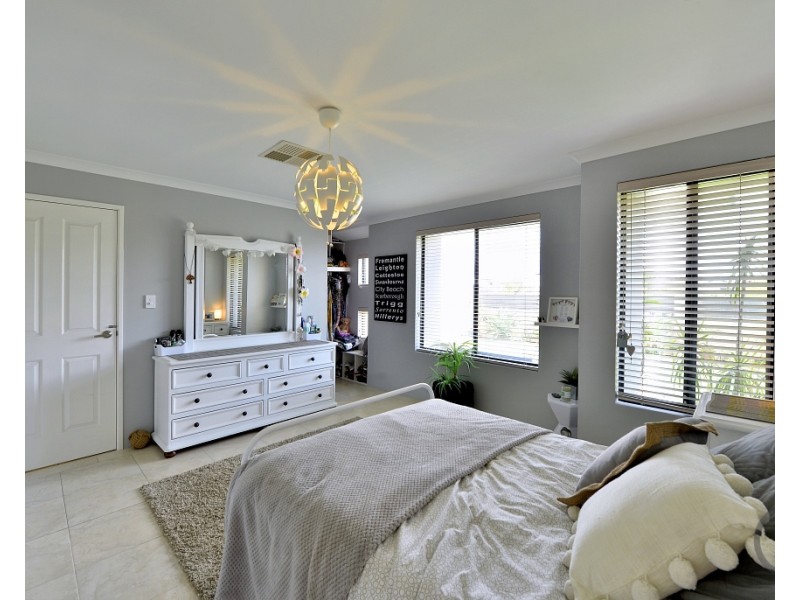 215 Peelwood Parade, Halls Head WA 6210