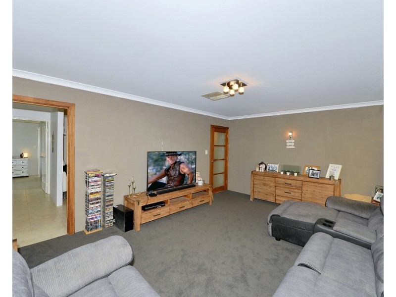 215 Peelwood Parade, Halls Head WA 6210