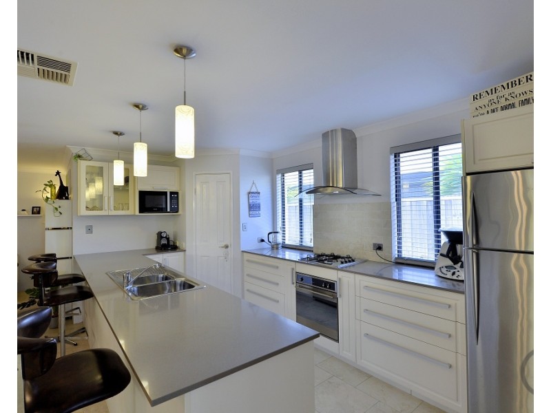 215 Peelwood Parade, Halls Head WA 6210