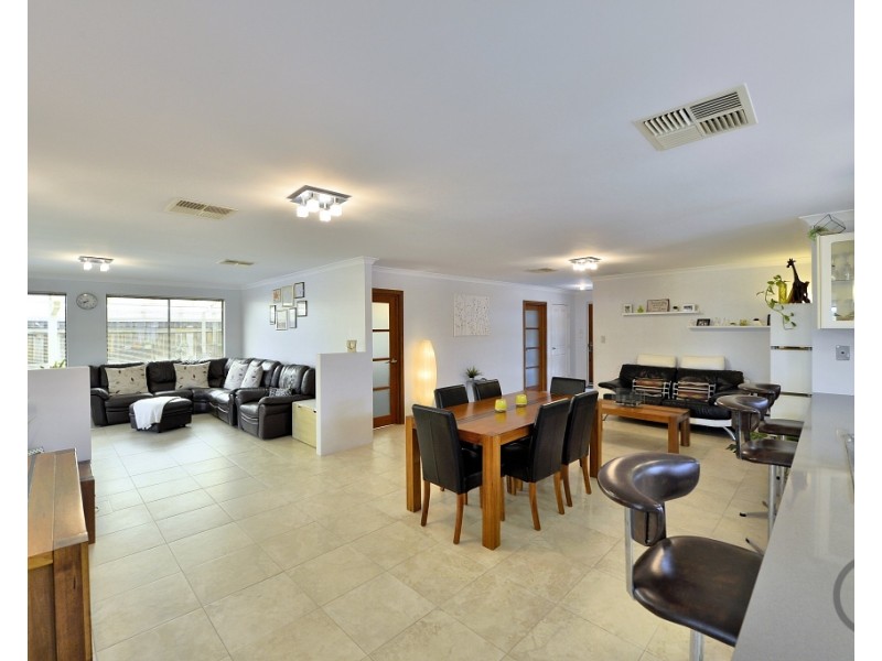 215 Peelwood Parade, Halls Head WA 6210