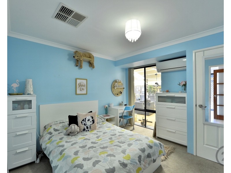 215 Peelwood Parade, Halls Head WA 6210