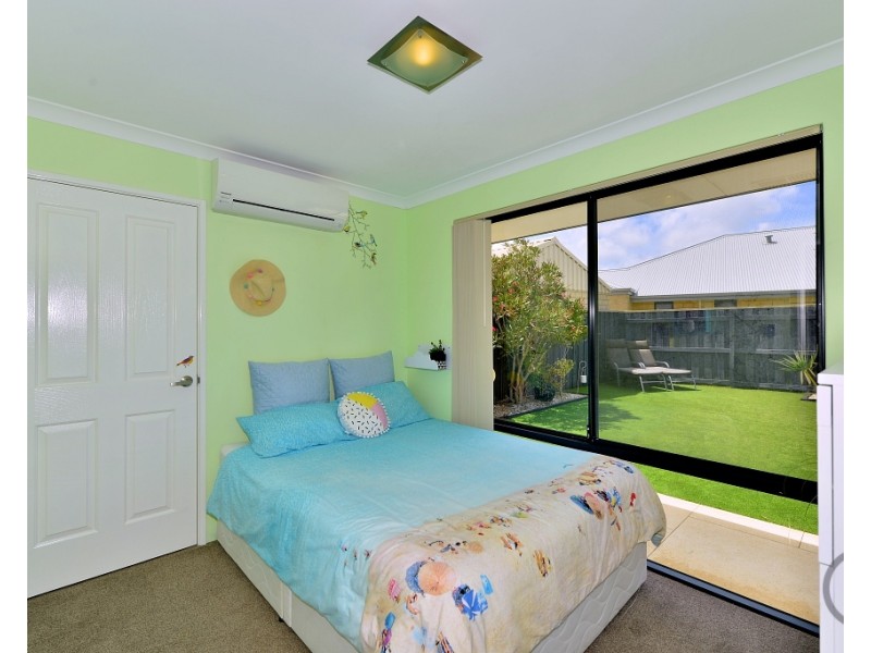 215 Peelwood Parade, Halls Head WA 6210