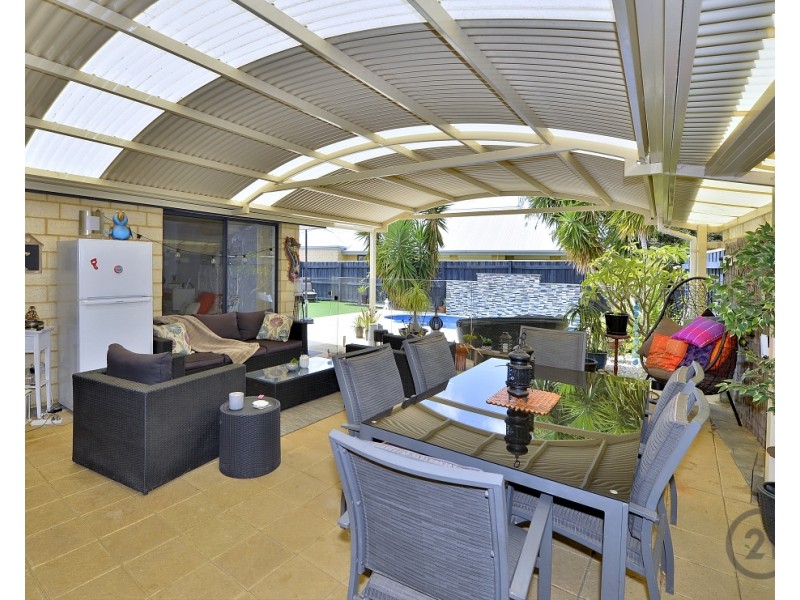 215 Peelwood Parade, Halls Head WA 6210