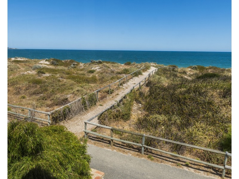 11A Quamby Court, Silver Sands WA 6210