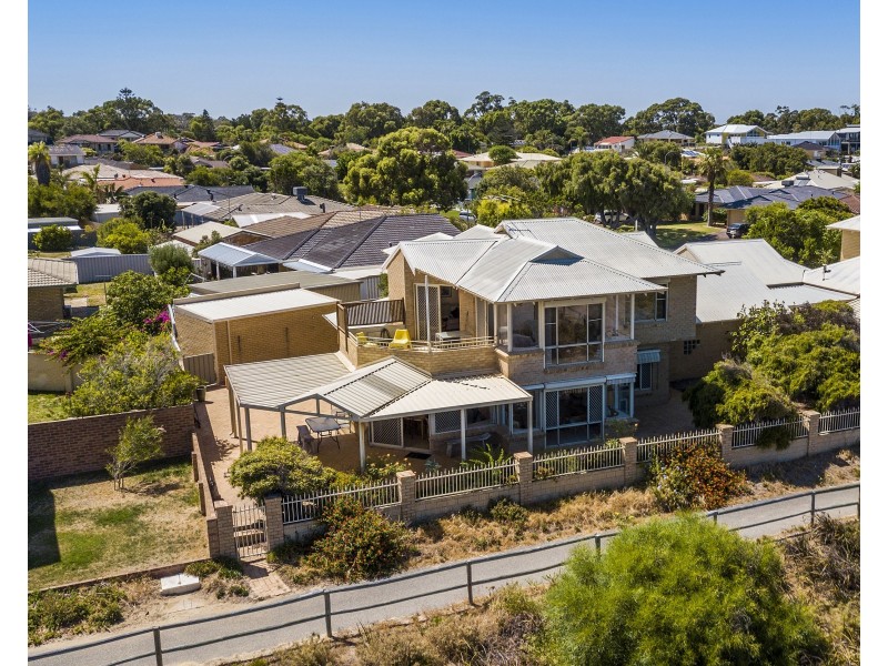 11A Quamby Court, Silver Sands WA 6210