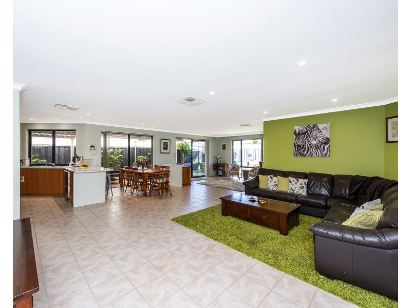 5 Aldenham Heights, Halls Head WA 6210