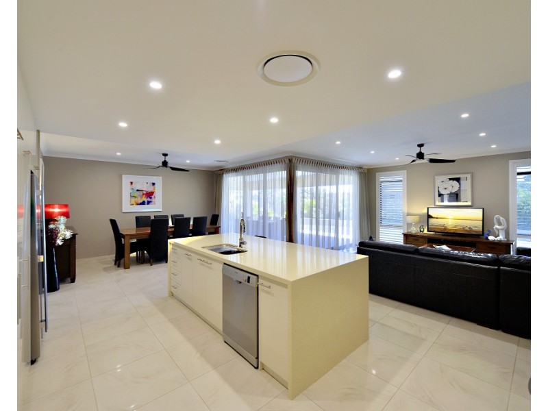 13 Anniston Loop, Meadow Springs WA 6210