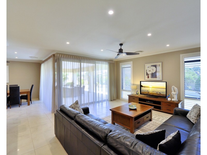 13 Anniston Loop, Meadow Springs WA 6210